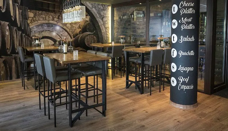 Cascadeur Wine Bar